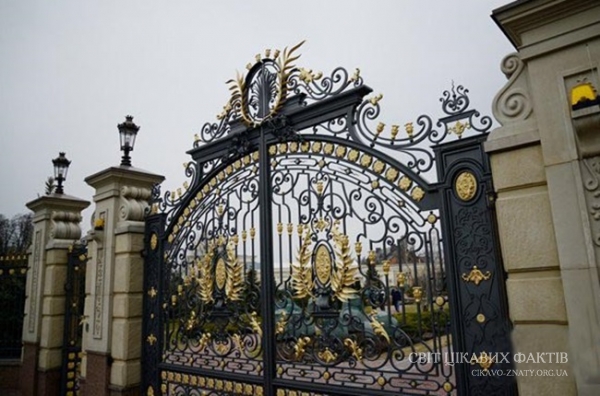 Один за найбагатших маєтків світу "Межигір'я" (Україна)
