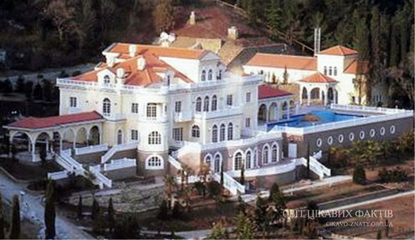 Один за найбагатших маєтків світу "Межигір'я" (Україна)