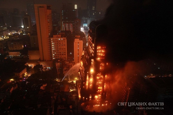 Пекельна пожежа в китайському хмарочосі